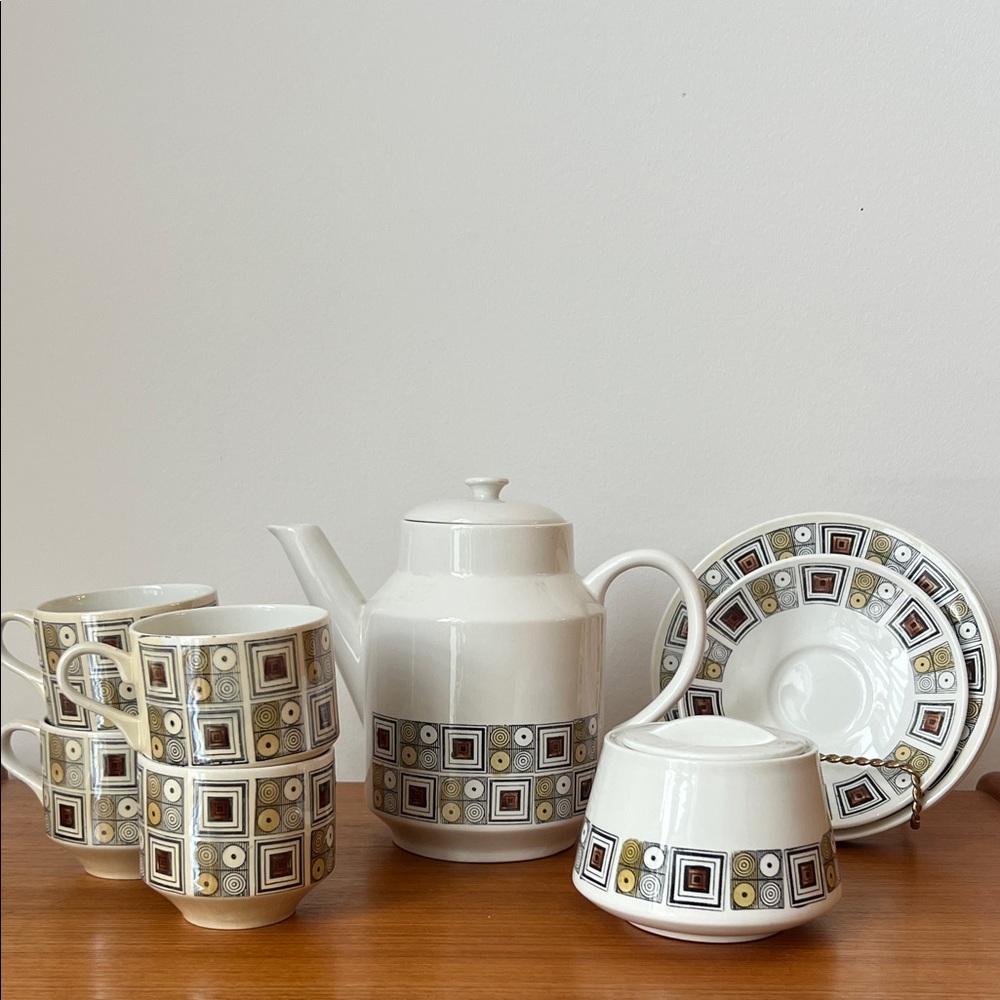 Vintage 25 Piece Set 1970’s Ironstone Broadhurst coffee | tea & plates